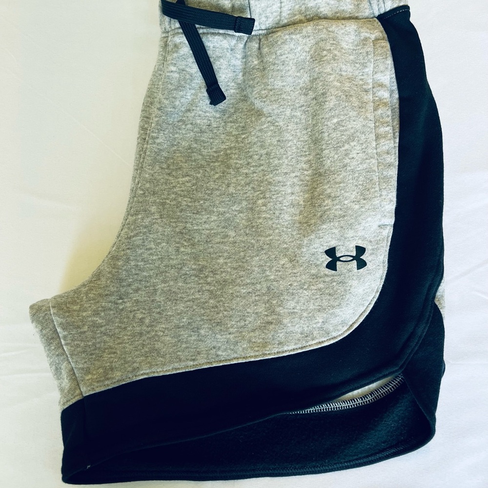 Under Armour Heather Gray and Black Shorts NWOT size Small Small
